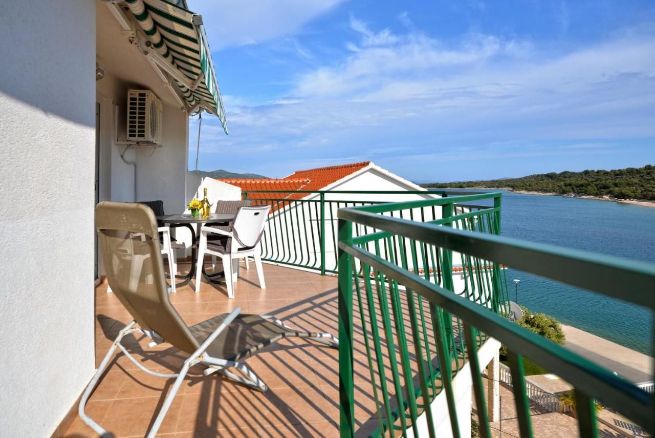 Balcony - House Klarin, Jezera