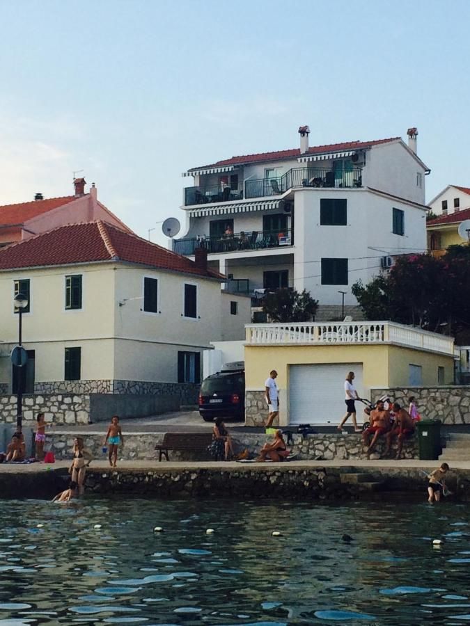 House - House Klarin, Jezera