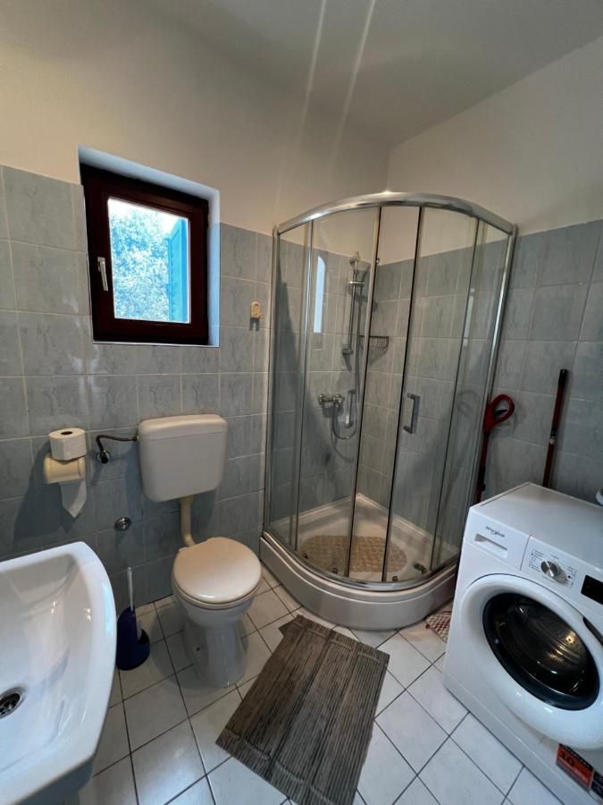 Bathrooms - House Klarin, Jezera