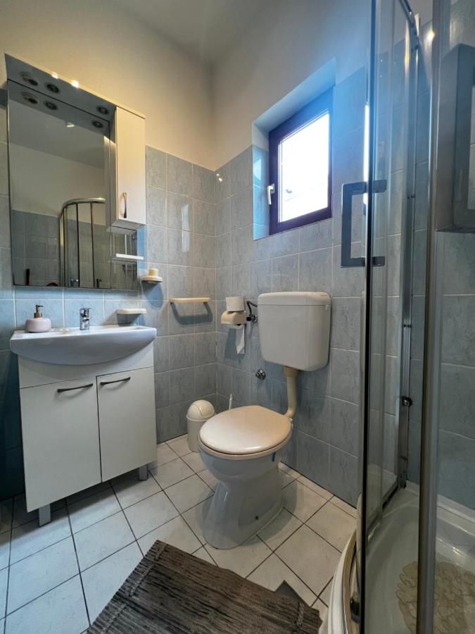 Bathrooms - House Klarin, Jezera