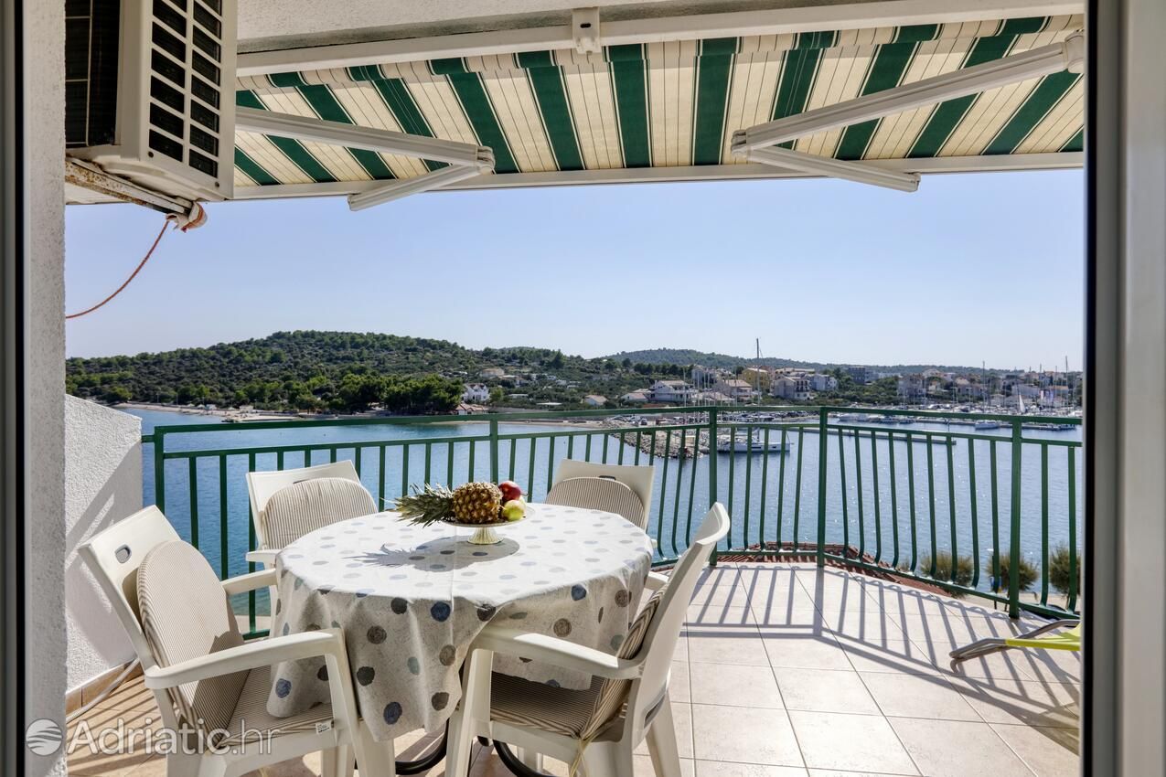 Zeleni jednosobni apartman, 44 + 19 m2 - Balkon, House Klarin